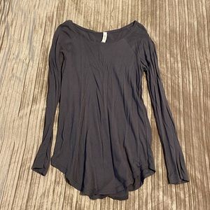 Lululemon gray long sleeve size 4